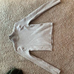 Urban Outfitters Heather Grey Cropped Turtleneck; size S